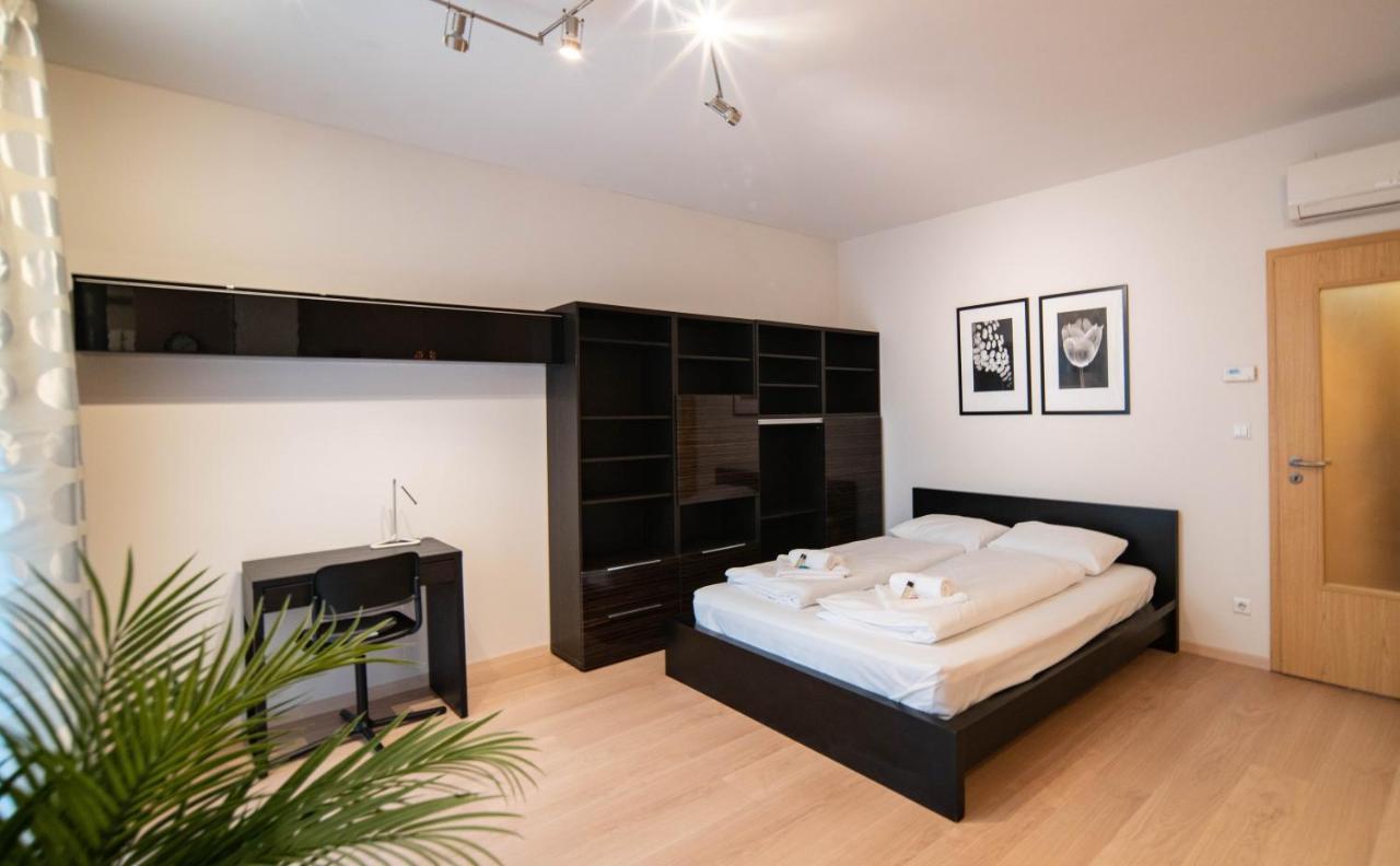 Central Passage For 2, Balcony, Wifi, Ac, Tv Lejlighed Budapest Eksteriør billede