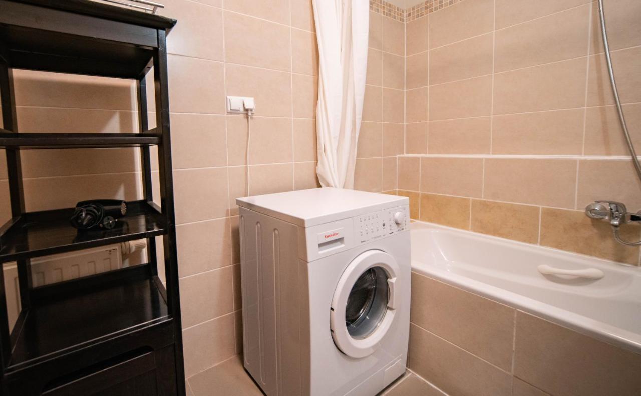 Central Passage For 2, Balcony, Wifi, Ac, Tv Lejlighed Budapest Eksteriør billede