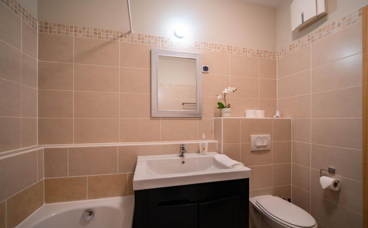 Central Passage For 2, Balcony, Wifi, Ac, Tv Lejlighed Budapest Eksteriør billede