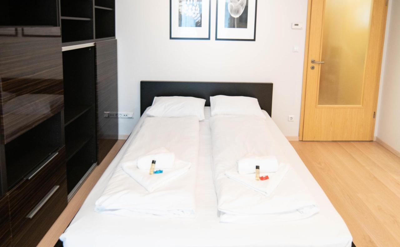 Central Passage For 2, Balcony, Wifi, Ac, Tv Lejlighed Budapest Eksteriør billede